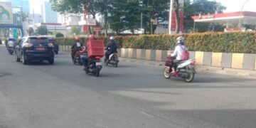 Dua Pemotor Tergelincir di Jalan Pahlawan Seribu