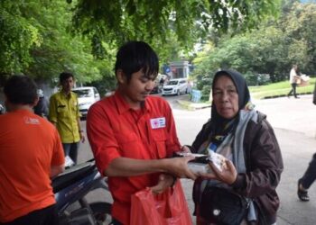 Jumat Berkah, PMI Kota Tangerang Bagikan Nasi Box pada Masyarakat