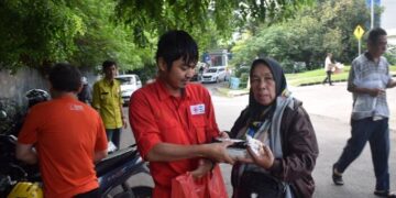 Jumat Berkah, PMI Kota Tangerang Bagikan Nasi Box pada Masyarakat