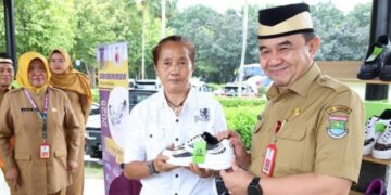 Sekda Kabupaten Tangerang Ajak ASN Kenakan Sepatu Batik untuk Dukung UMKM Lokal