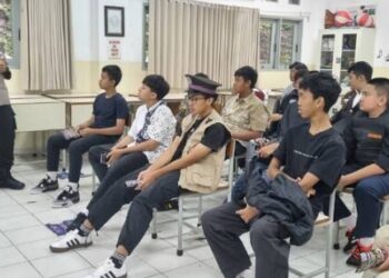 Kapolsek Ciputat Timur Berbagi Wawasan Profesi di SMP Pembangunan Jaya