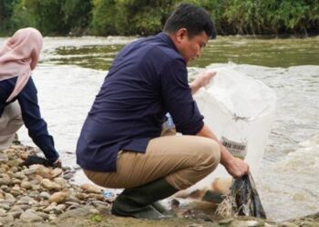 Garuda Indonesia Gelar Aksi Bersih Sungai Ciliwung dan Resmikan Fasilitas Sanitasi