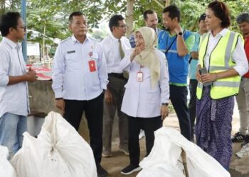 Kabupaten Tangerang Luncurkan Kapal Pengumpul Sampah di Sungai Cisadane
