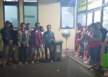 Polisi Amankan 27 Orang Dan Sita Miras HIngga Alat Kontrasepsi Saat Gerebek Tempat Hiburan Malam di Setu Tangerang Selatan