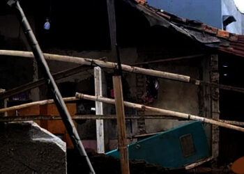 Rumah Warga di Sepatan Tangerang Ambruk