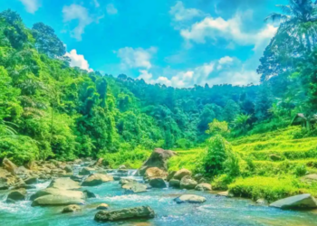 Curug Leuwi Mangrod, Pesona Tersembunyi di Kaki Gunung Batu