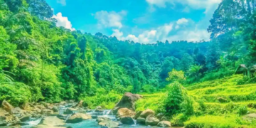 Curug Leuwi Mangrod, Pesona Tersembunyi di Kaki Gunung Batu