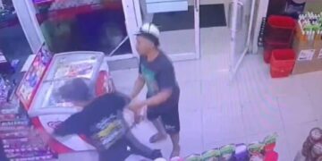 Sekelompok Pria Bersenjata Tajam Serang dan Ancam Pengunjung Minimarket di Setu Tangsel