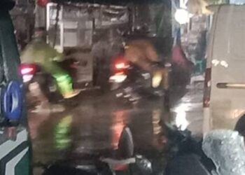 Pengendara Motor Tergelincir di Jalan Raya Cisauk-Rumpin, Diduga Akibat Jalan Licin