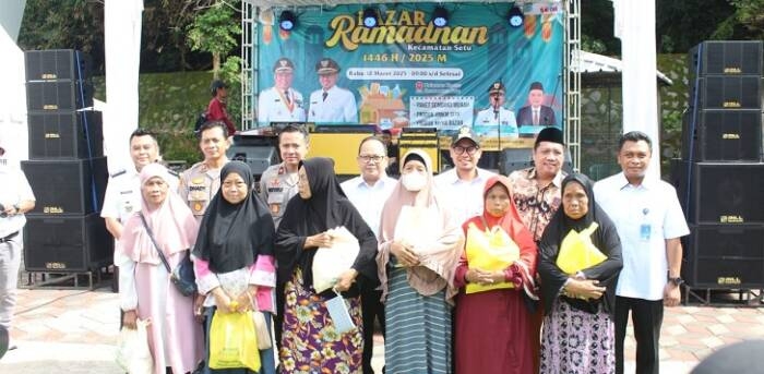 Bazar Ramadhan di Setu, Antrian Mengular Sejak Pagi