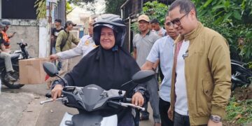 Motor Dicuri, Pegawai Kebersihan Dinas LH Tangsel Dapat Bantuan Motor dari Wakil Wali Kota