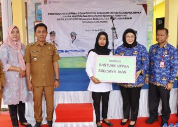Wakil Bupati Tangerang Salurkan Bantuan Ekonomi untuk Kampung KB Mekarsari