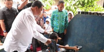 Bupati Tangerang Sigap Bantu Siswa Korban Kecelakaan, Beri Kursi Roda Elektrik