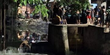 Mayat Perempuan Tersangkut di Pintu Air Setu Sasak Tinggi Pamulang
