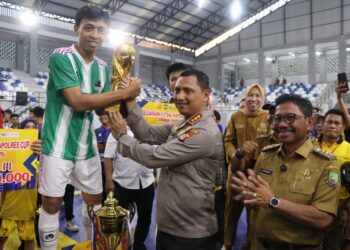 Bersama Walikota Tangerang, Kapolres Metro Tangerang Kota Tutup Turnamen Futsal Kapolres Cup 2025 di GOR Nambo Karawaci