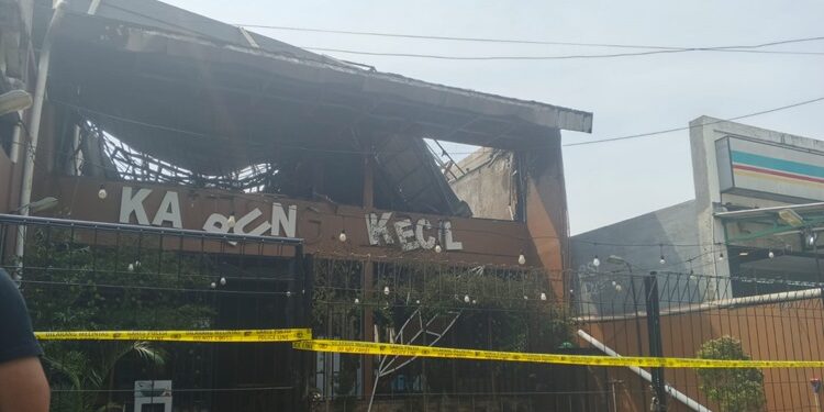 Kebakaran Landa Rumah Makan Kampung Kecil di BSD, Dua Karyawan Terluka