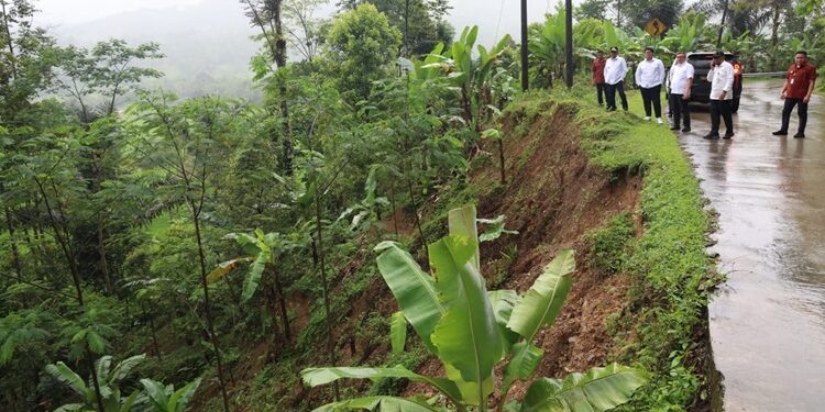 Penanganan Longsor di Jalan Cipanas-Ciparay Segera Dimulai