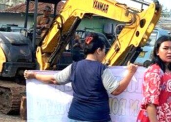 Pembongkaran Puluhan Bangunan Liar di Ciputat Dihadang Warga