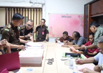 Kejati Banten Serahkan 4 Tersangka Kasus Korupsi DLH Tangerang Selatan ke Pengadilan