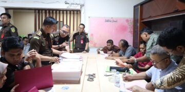 Kejati Banten Serahkan 4 Tersangka Kasus Korupsi DLH Tangerang Selatan ke Pengadilan