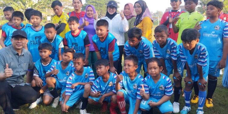 Intan Nurul Hikmah Dukung Pembangunan Sovil Desa Sodong Tigaraksa saat Perayaan HUT RI