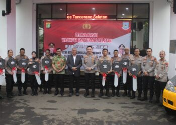 Pemkot Tangerang Selatan Serahkan Hibah Mobil untuk Tingkatkan Kinerja Polres Tangsel