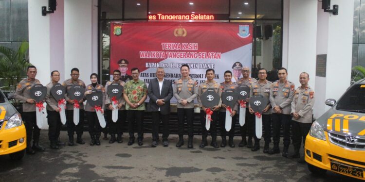 Pemkot Tangerang Selatan Serahkan Hibah Mobil untuk Tingkatkan Kinerja Polres Tangsel