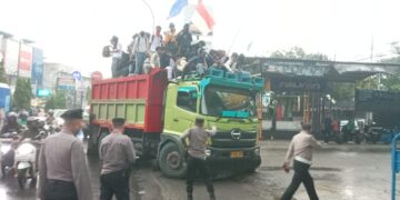 Polsek Ciputat Timur Halau Gerombolan Pelajar Hendak Unjuk Rasa ke Jakarta