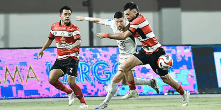 Pamekasan, HALOBANTEN.COM - Persita meraih poin perdana pada musim ini saat menghadapi tuan rumah Madura United dalam pekan ketiga