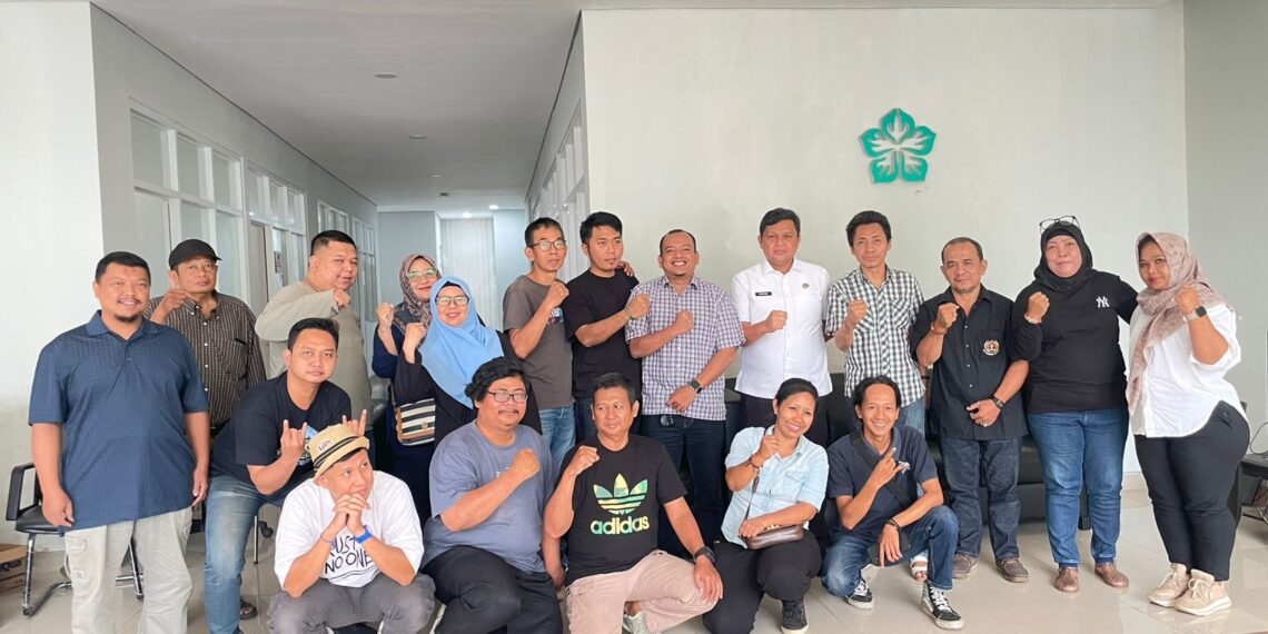 Kepala Disdikbud Sambangi Markas PWI Tangsel di Serpong, Komitmen Bangun Kolaborasi