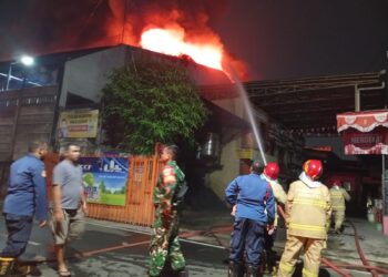 Kebakaran Hebat Landa Pabrik Konstruksi di Serpong Utara Tangsel