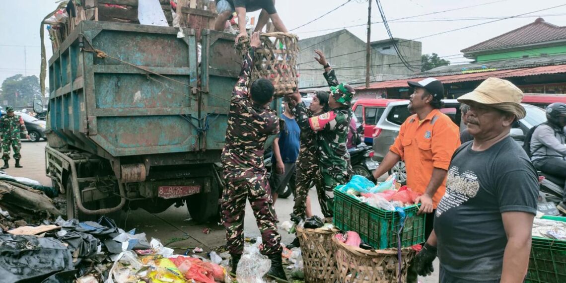 Banser Tangsel dan TNI Berkolaborasi Gelar Aksi Bersih-bersih di Pasar Serpong