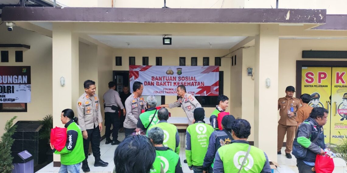 Polsek Cisauk Berikan Layanan Kesehatan Gratis dan Bantuan Sosial untuk Komunitas Ojol