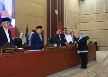 DPRD Tangsel Serahkan Raperda Pesantren ke Walikota