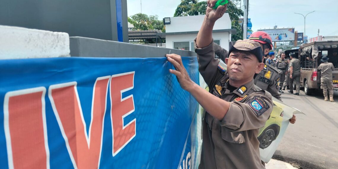 Satpol PP Tangsel Intensifkan Penertiban Reklame Ilegal