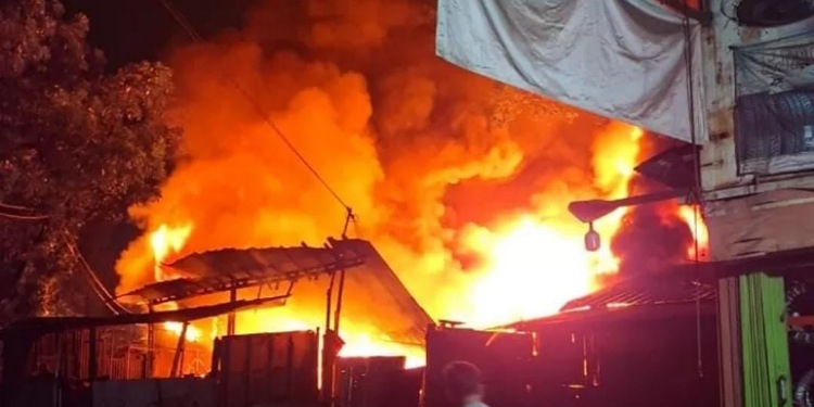 Kebakaran Hebat Hanguskan Pabrik Tahu di Pondok Aren