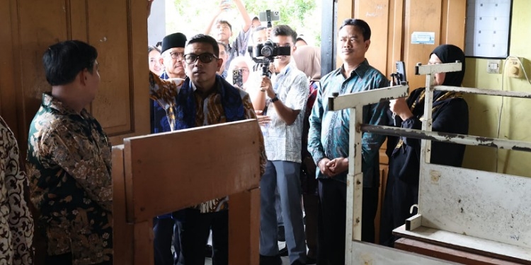 Plafon Kelas SMAN 14 Kota Tangerang Rusak, Gubernur Andra Soni Dorong Perbaikan Cepat