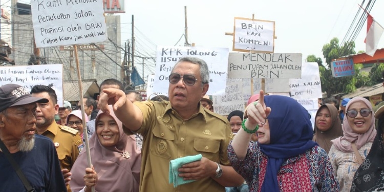 Temui Pendemo, Wali Kota Tangsel Ikut Tolak Penutupan Jalan Raya Serpong-Prumpung Gunung Sindur Oleh BRIN