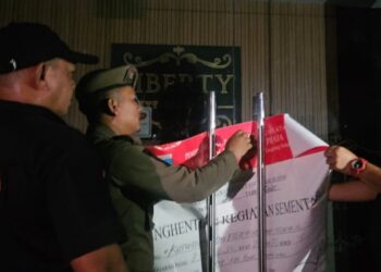 Satpol PP Tangsel Sita Ratusan Botol Minuman Keras di Tempat Hiburan dan Toko Jamu