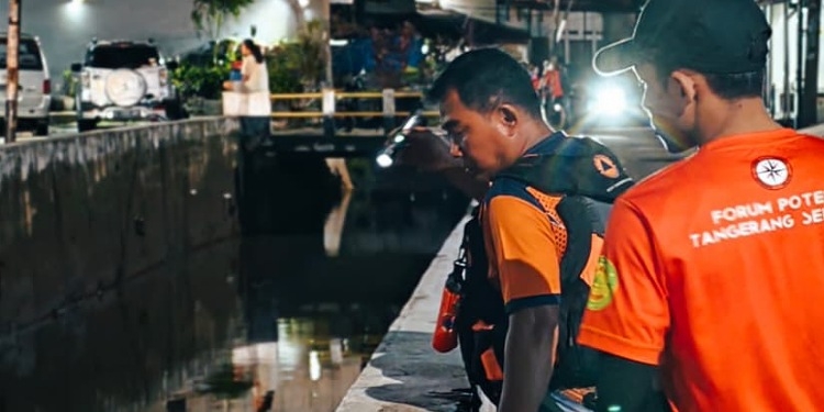 Bocah 8 Tahun Terseret Arus Kali MA Pamulang Timur Usai Hujan Deras