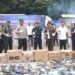 Bea Cukai Banten Musnahkan Miras Ilegal dan Rokok Senilai Puluhan Miliar Rupiah dengan Teknologi Green Customs