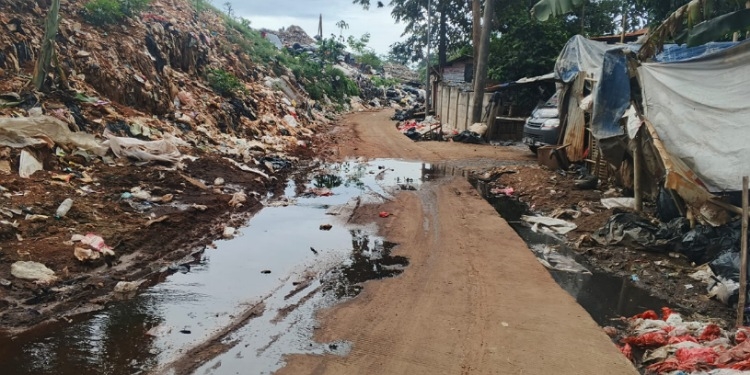 Derita Warga Terdampak Sampah TPA Cipeucang: Air Sumur Tercemar Lindi, Udara Bau Menyengat, Kulit Gatal-gatal