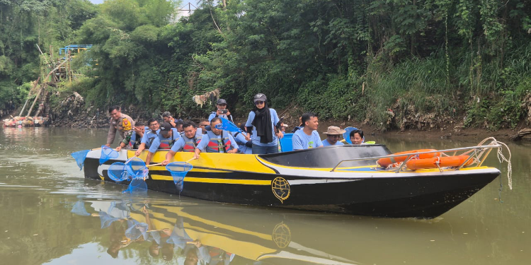 Jaga Lingkungan, IKPP Tangerang Tanam Ratusan Pohon di Bantaran Sungai Cisadane