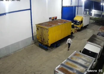 Aksi Pencurian Tiga Mobil Box Milik PT. SRS di Serpong Tangsel Terekam CCTV