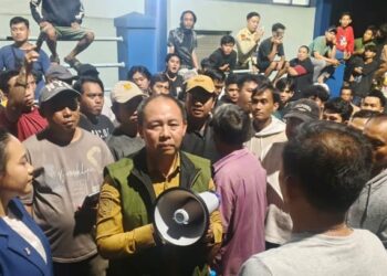 BREAKING NEWS: Warga Geruduk TPA Cipeucang, Blokade Truk Buang Sampah ke TPA