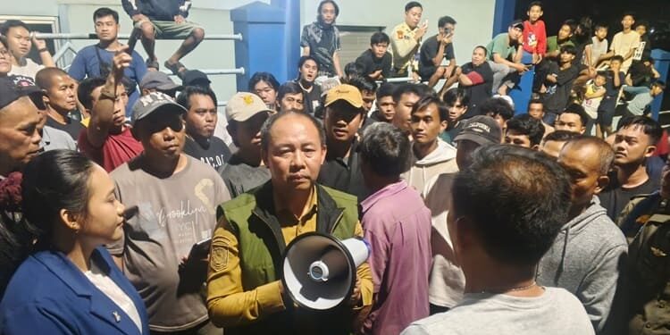 BREAKING NEWS: Warga Geruduk TPA Cipeucang, Blokade Truk Buang Sampah ke TPA