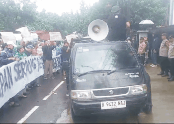 Demo Sampah di DPRD Tangsel, Warga Serpong Desak Penanganan Serius dari Hulu hingga Hilir