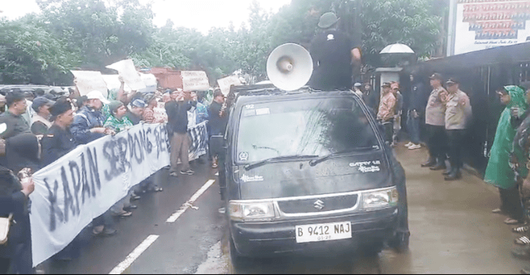 Demo Sampah di DPRD Tangsel, Warga Serpong Desak Penanganan Serius dari Hulu hingga Hilir