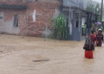 Ratusan Warga Kabupaten Tangerang Berjuang Bertahan Hadapi Banjir Rob