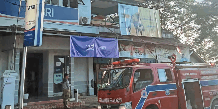 Kantor BRI Unit Saketi Pandeglang Dilalap Api